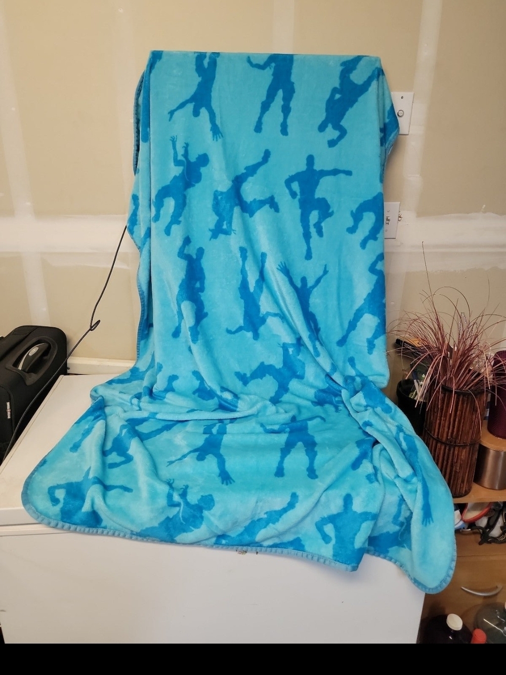 Blue Silhouette Microfiber Throw Blanket - Unbranded